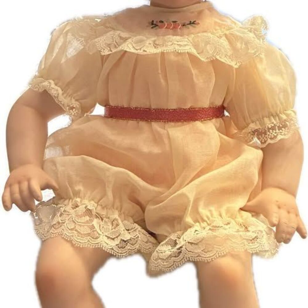 Vintage 1992 "Peaches & Cream" porcelain doll - Georgetown Co